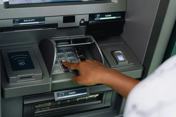 Karta bankomatda qolib ketsa, kim javobgar