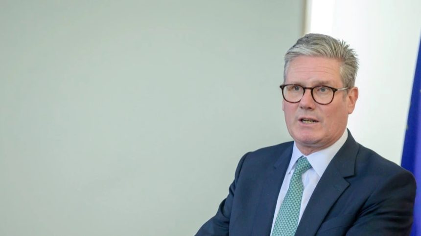 Kir Starmer bosh vazirlikdan ketishini e’lon qildi